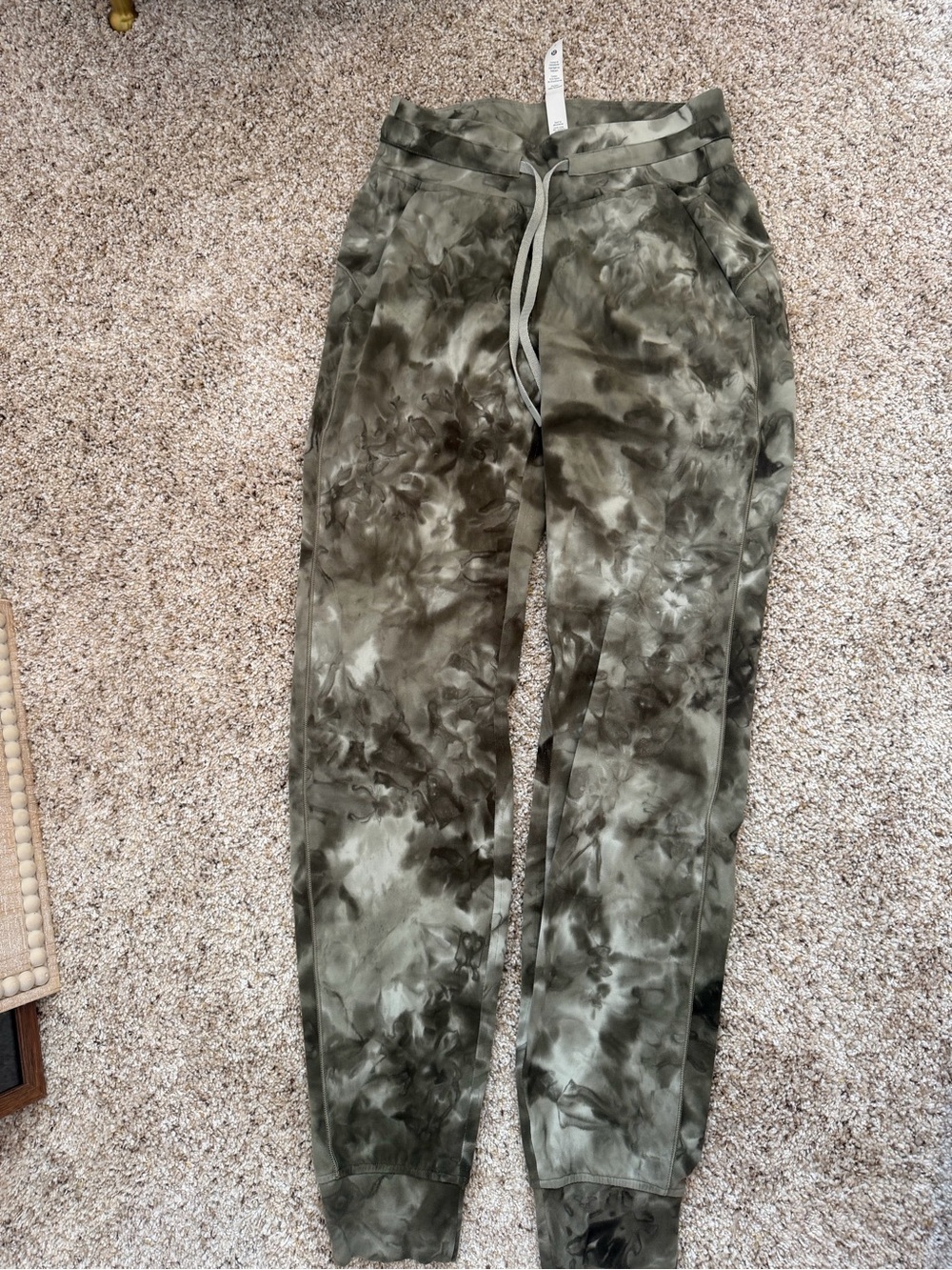 lululemon athletica Women’s Olive Tie-Dye Track Joggers sz 2